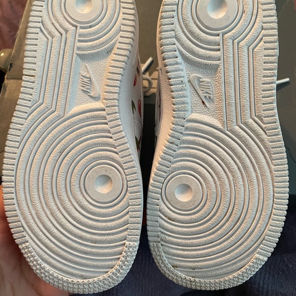 NIKE Kids Air Force 1’s - Picture 5 of 5